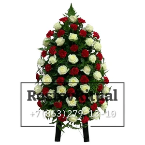 Венок из белых роз и красных гвоздик, 90 см