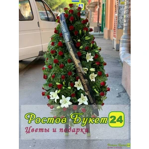 Венок из 80 красных роз и белых лилий, 150 см